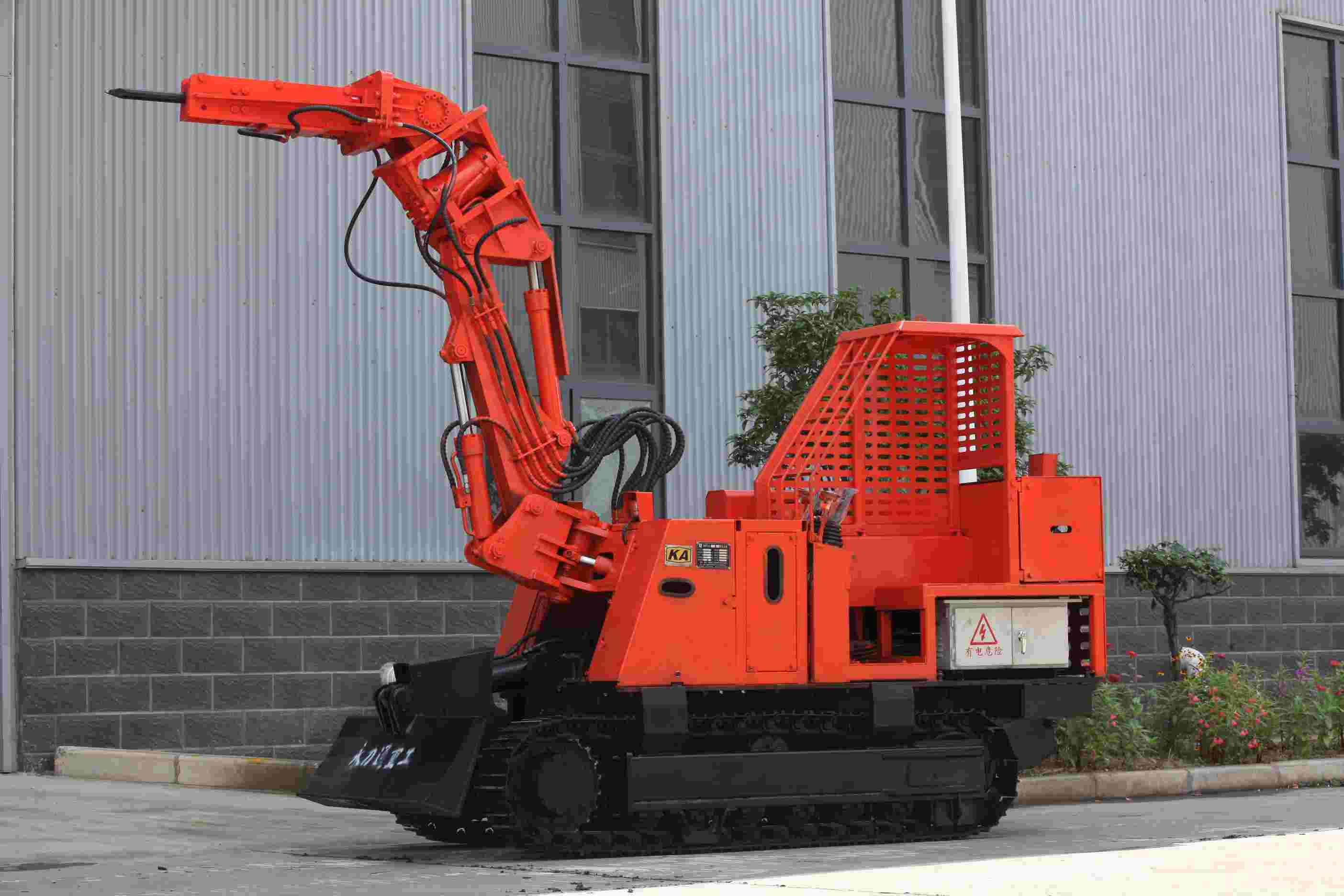 峨眉山金顶：佛教文化与雪山风光的交融共生